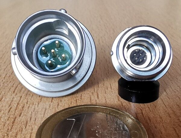 Hermetic Connectors vs Standard Connectors: Key Differences Explained